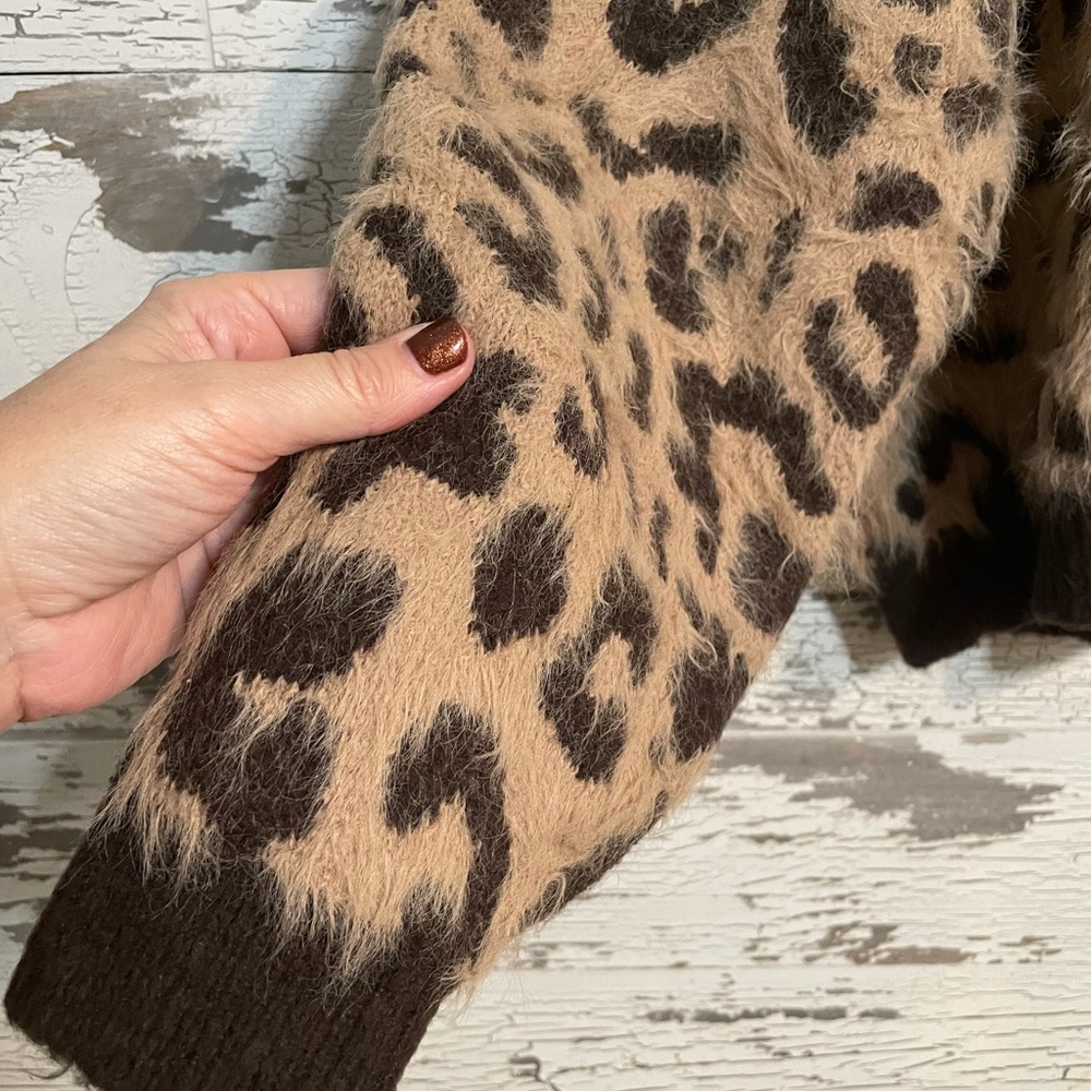 H&M leopard sweater - Picture 2 of 8